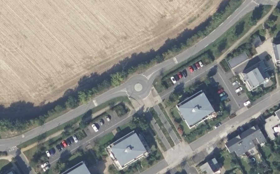 Vue aérienne du Rond-point anonyme n°24188187