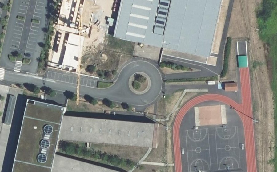 Vue aérienne du Rond-point anonyme n°242003118