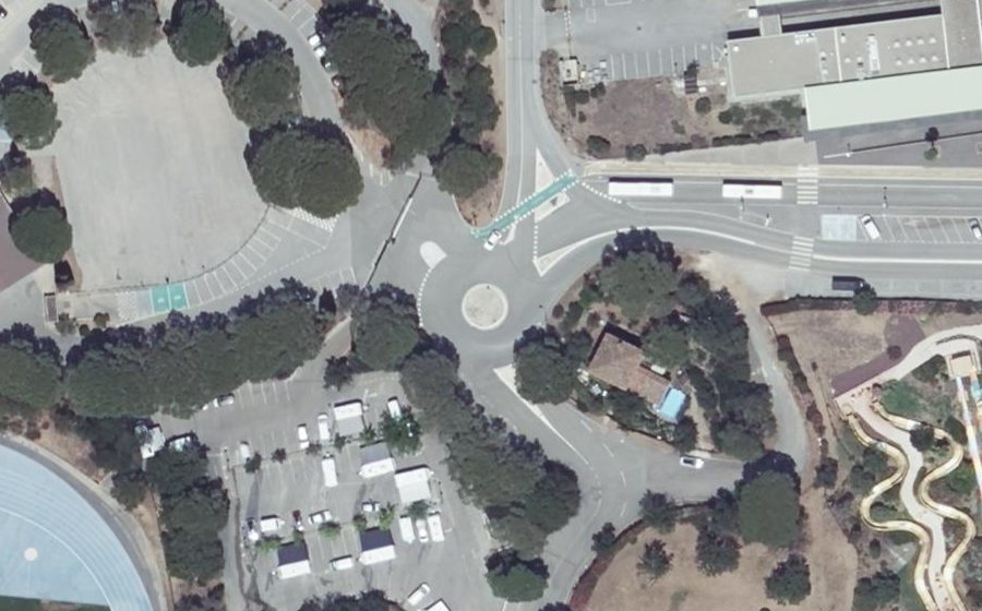 Vue aérienne du Rond-point anonyme n°242019116