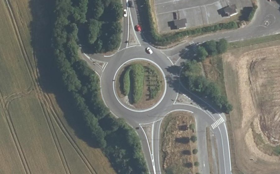 Vue aérienne du Rond-point anonyme n°242020880