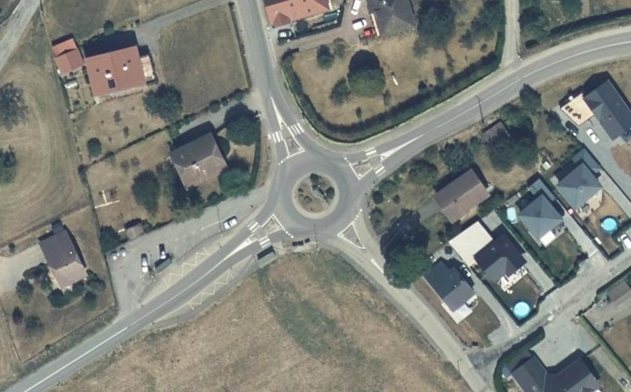 Vue aérienne du Rond-point anonyme n°24202751