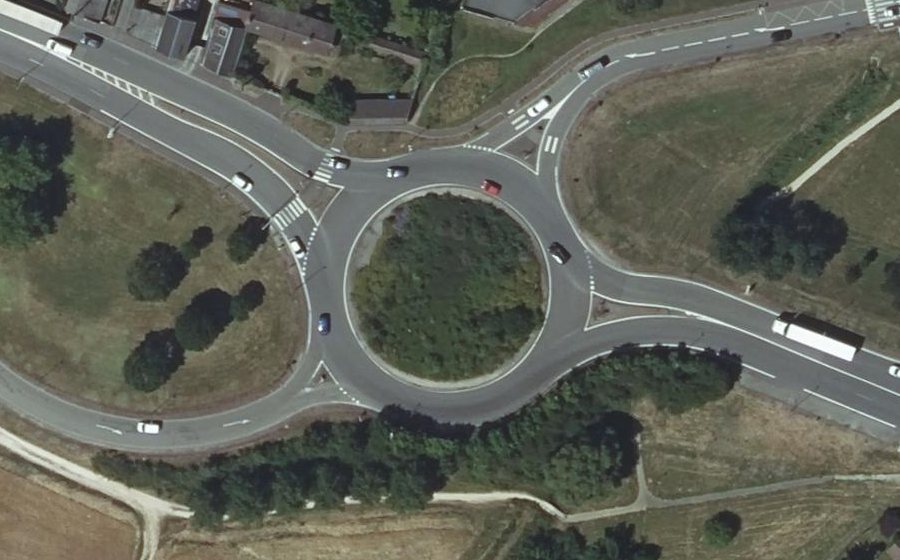 Vue aérienne du Rond-point anonyme n°24214053
