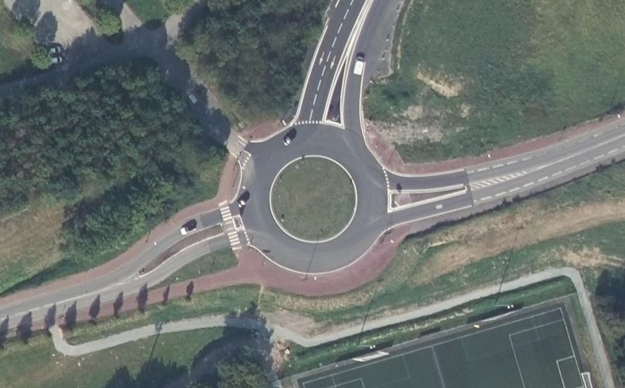 Vue aérienne du Rond-point anonyme n°24216295
