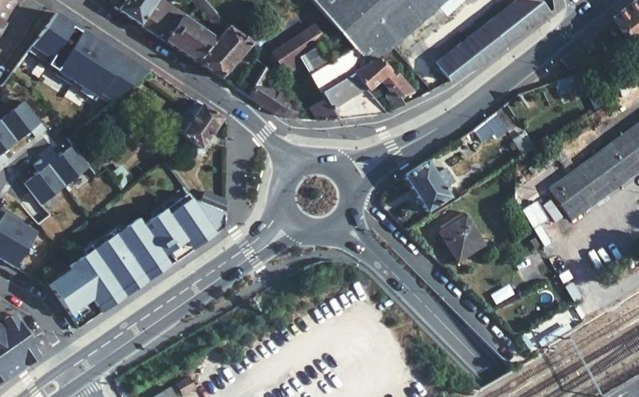 Vue aérienne du Rond-point anonyme n°24217058