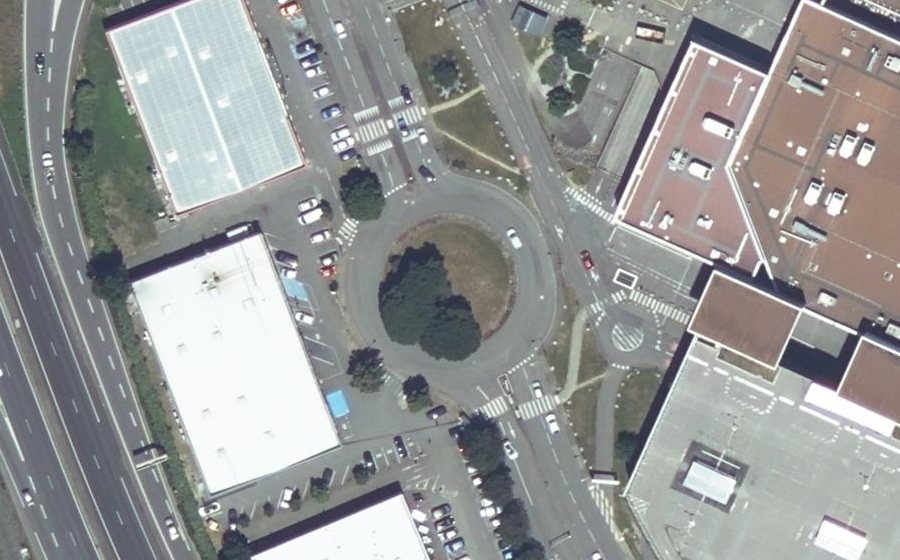Vue aérienne du Rond-point anonyme n°24224013