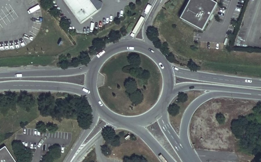 Vue aérienne du Rond-point anonyme n°24224433