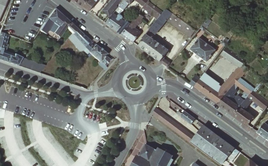 Vue aérienne du Rond-point anonyme n°24224619