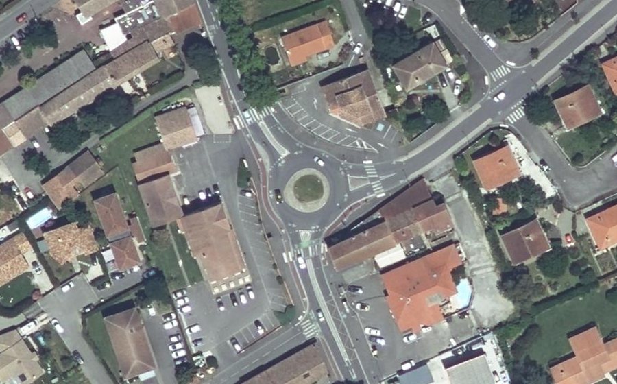 Vue aérienne du Rond-point anonyme n°24225615