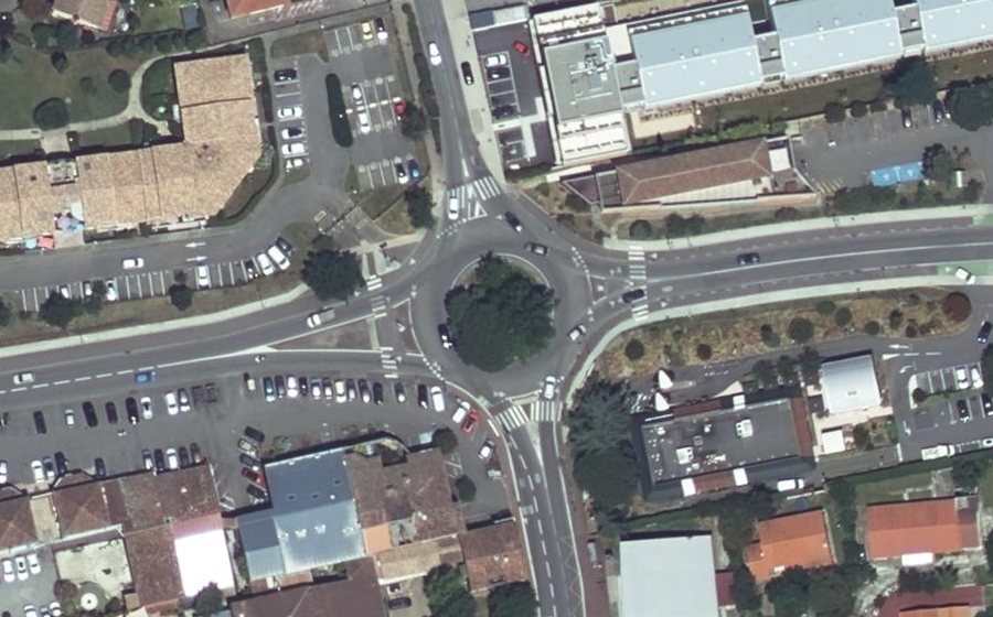 Vue aérienne du Rond-point anonyme n°24225646