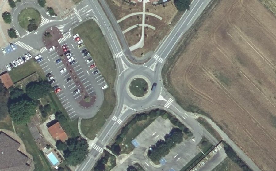 Vue aérienne du Rond-point anonyme n°24226254