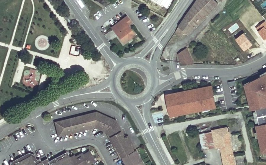 Vue aérienne du Rond-point anonyme n°24226265