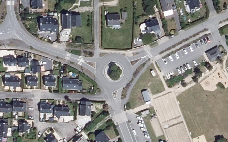 Vue aérienne du Rond-point anonyme n°24227866