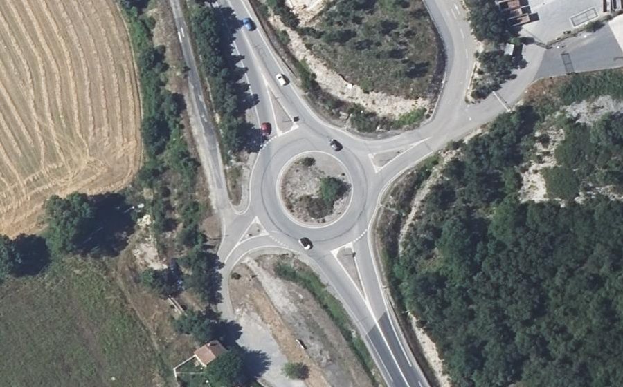 Vue aérienne du Rond-point anonyme n°24229586
