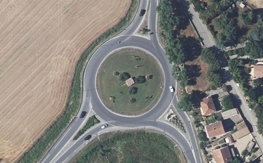 Vue aérienne du Rond-point anonyme n°24229622