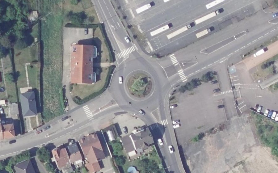 Vue aérienne du Rond-point anonyme n°24232838