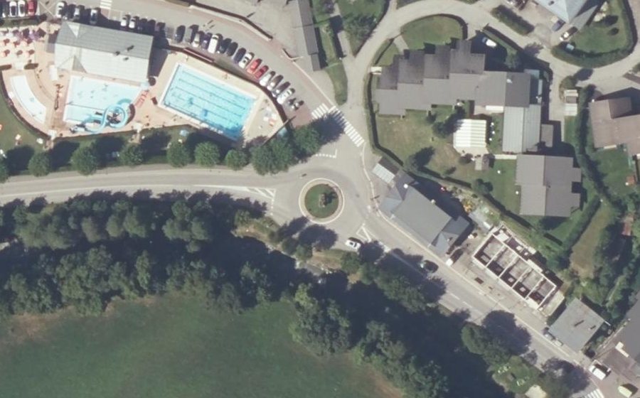 Vue aérienne du Rond-point anonyme n°24233411
