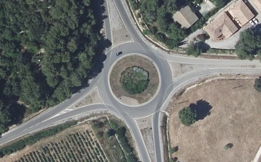 Vue aérienne du Rond-point anonyme n°24235637