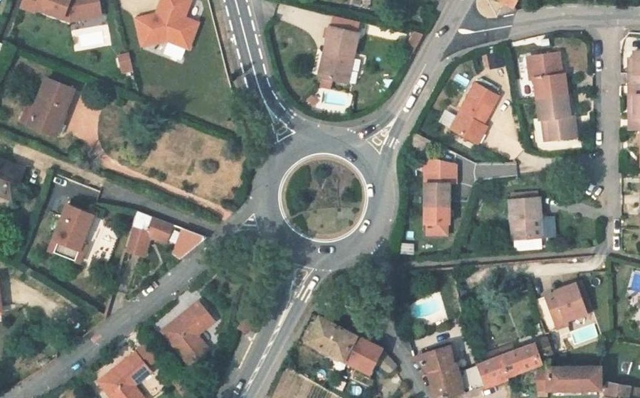 Vue aérienne du Rond-point anonyme n°24237287