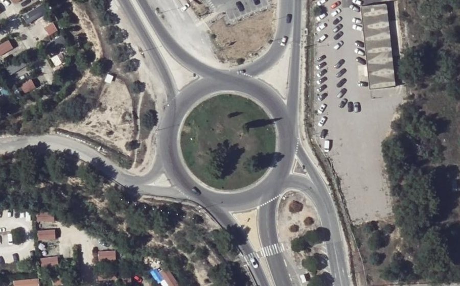 Vue aérienne du Rond-point anonyme n°24238497