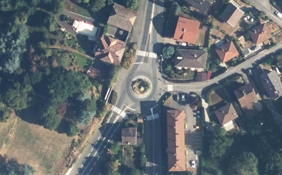 Vue aérienne du Rond-point anonyme n°24241830