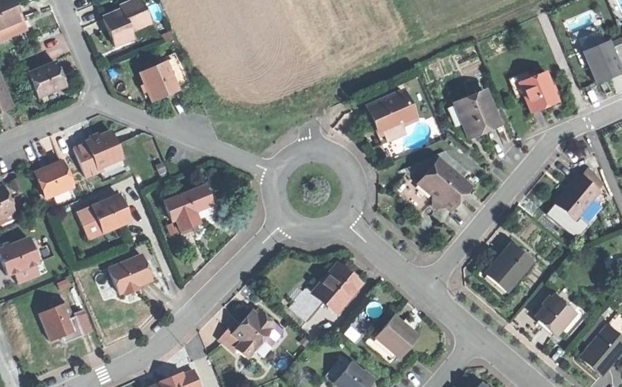Vue aérienne du Rond-point anonyme n°24245119