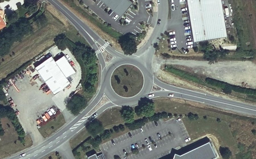Vue aérienne du Rond-point anonyme n°24246834