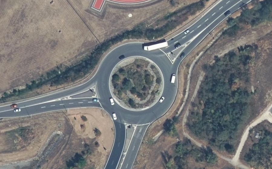 Vue aérienne du Rond-point anonyme n°24248974