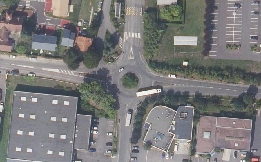 Vue aérienne du Rond-point anonyme n°24252404