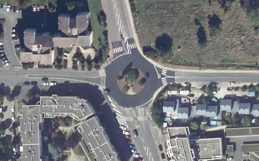 Vue aérienne du Rond-point anonyme n°24256320