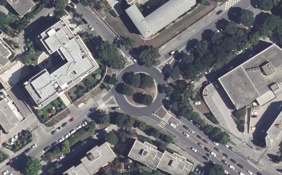 Vue aérienne du Rond-point anonyme n°24257971