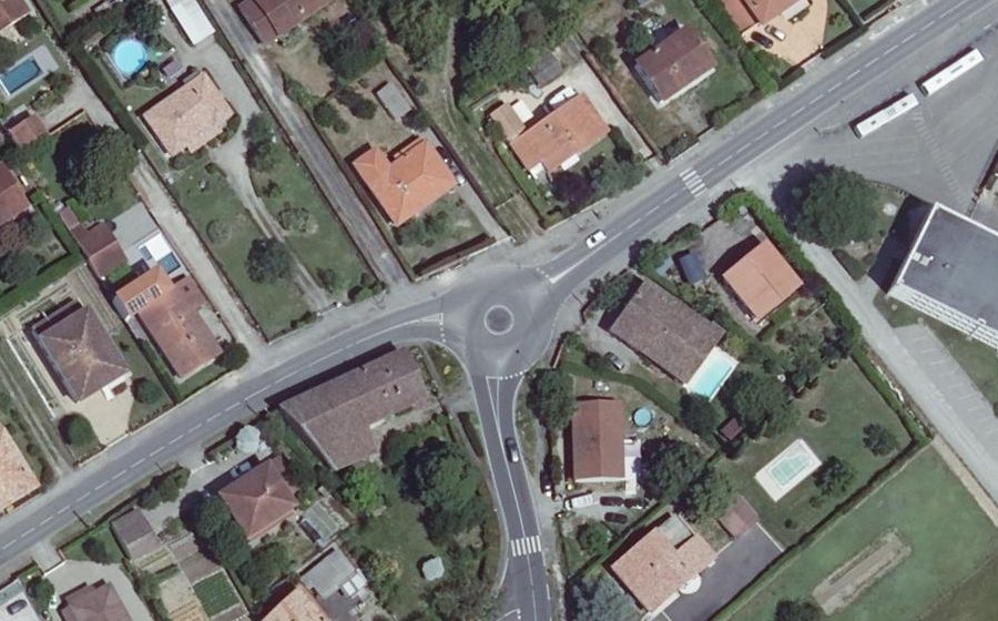 Vue aérienne du Rond-point anonyme n°24259043