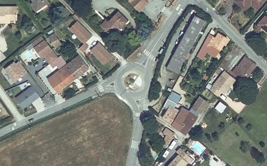 Vue aérienne du Rond-point anonyme n°24262269