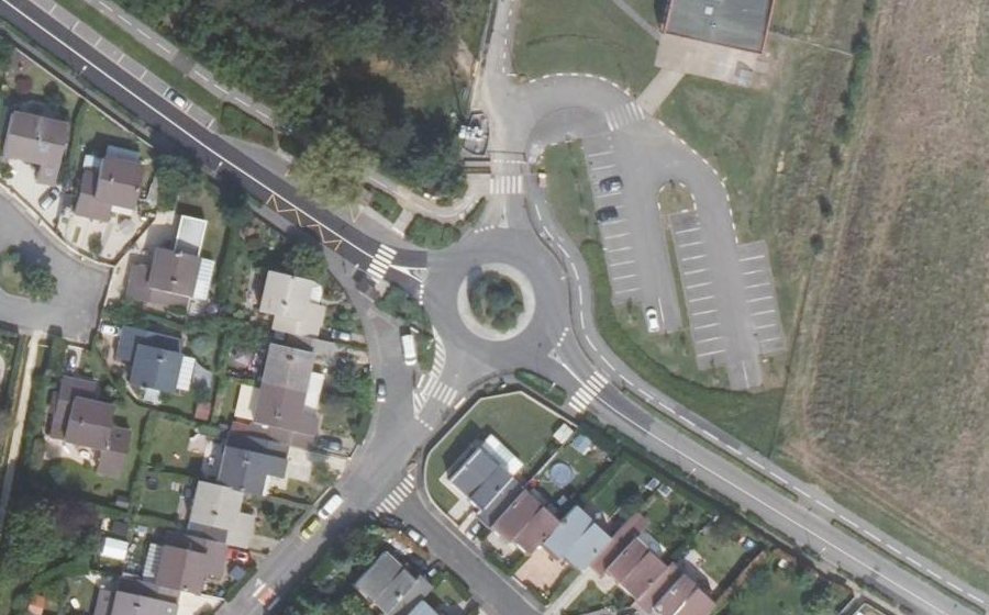 Vue aérienne du Rond-point anonyme n°24264694