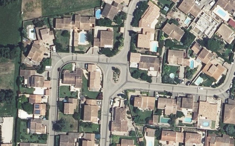 Vue aérienne du Rond-point anonyme n°242664332