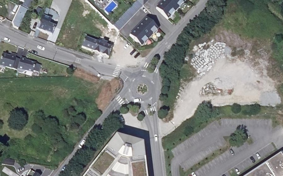 Vue aérienne du Rond-point anonyme n°24272637