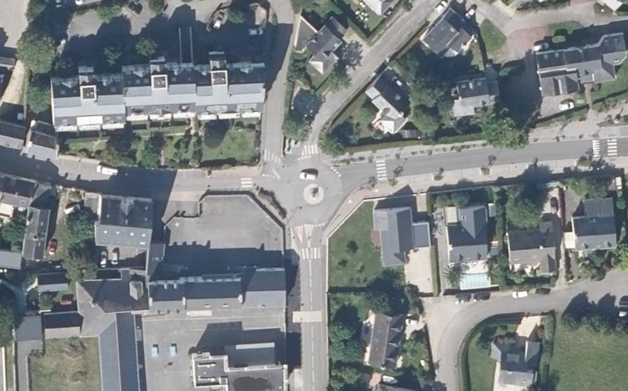 Vue aérienne du Rond-point anonyme n°242732935