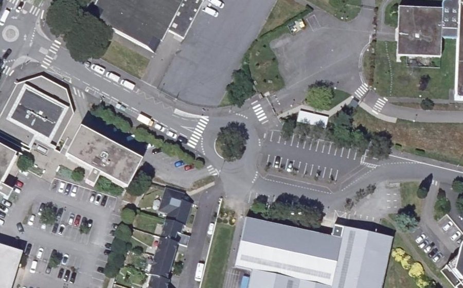 Vue aérienne du Rond-point anonyme n°24273733
