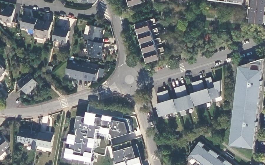 Vue aérienne du Rond-point anonyme n°24274654