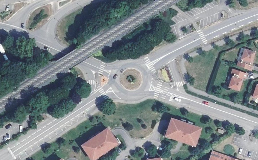 Vue aérienne du Rond-point anonyme n°24275101