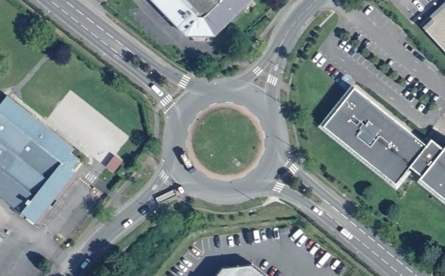 Vue aérienne du Rond-point anonyme n°24276623