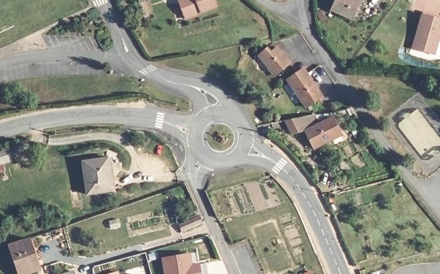 Vue aérienne du Rond-point anonyme n°24276966