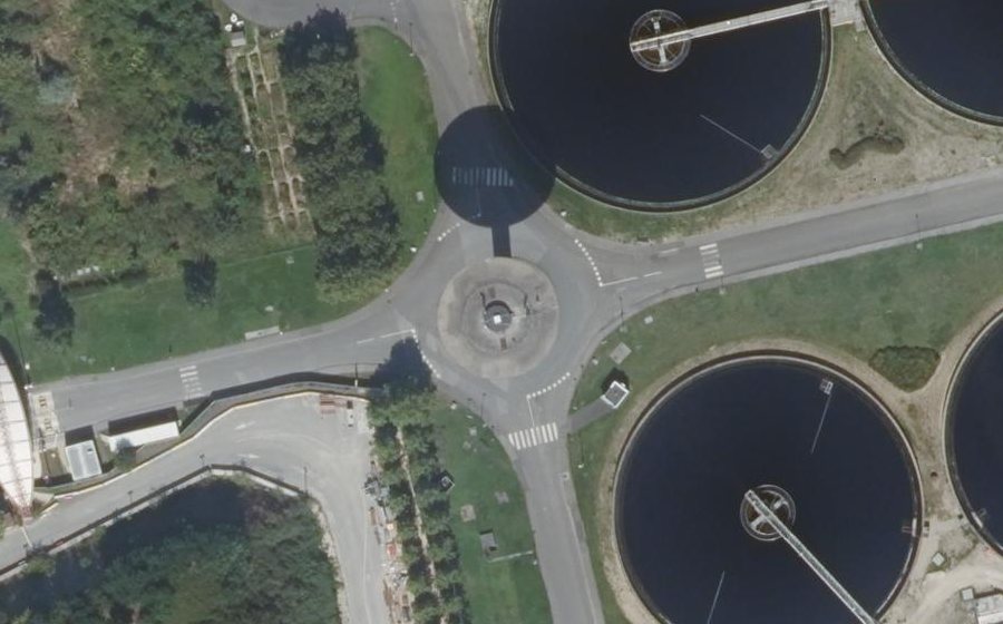 Vue aérienne du Rond-point anonyme n°242776017