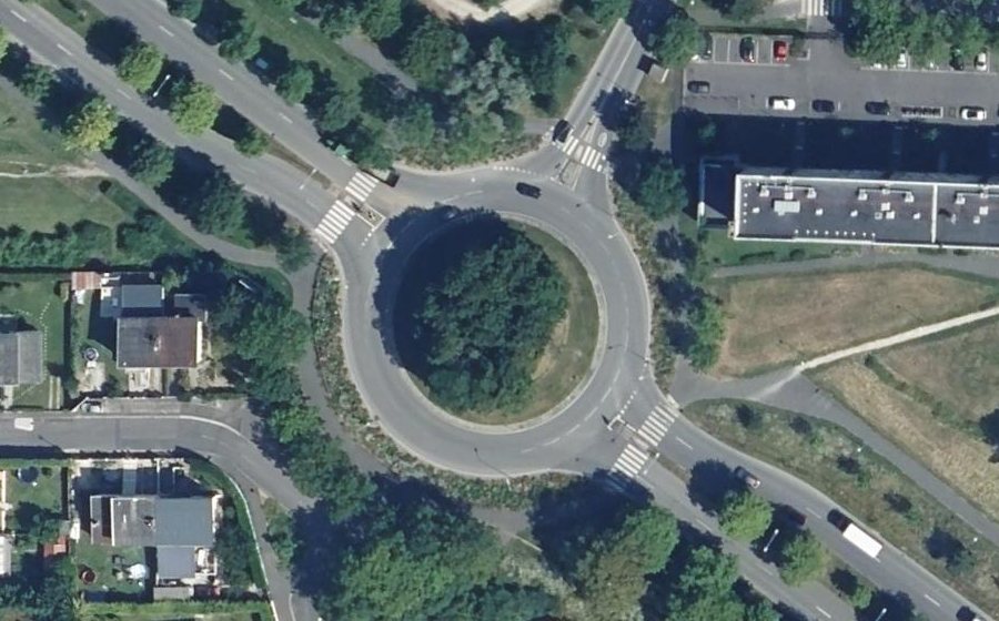 Vue aérienne du Rond-point anonyme n°24277751