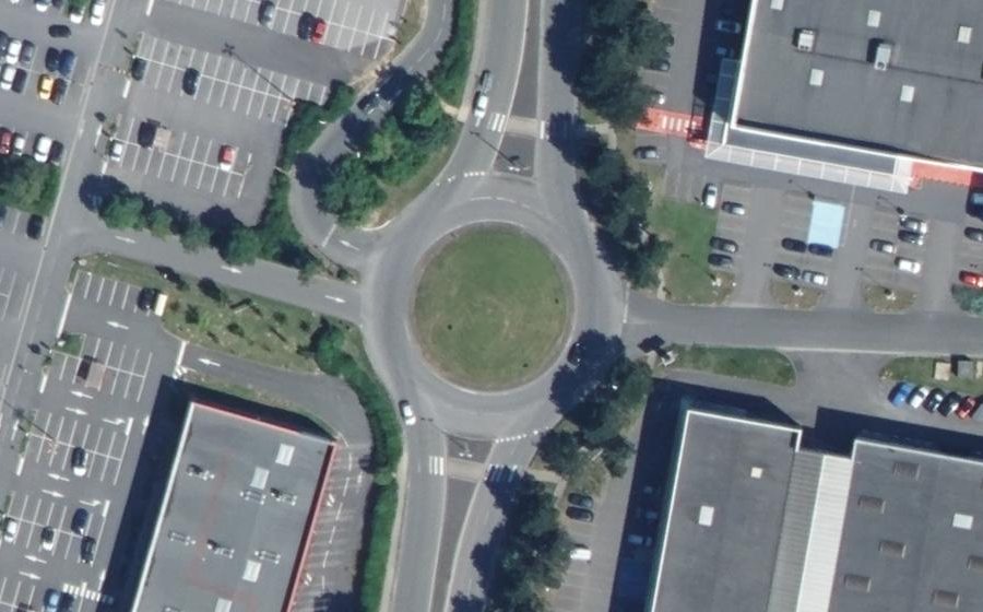 Vue aérienne du Rond-point anonyme n°24277996
