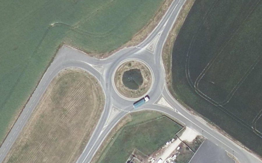 Vue aérienne du Rond-point anonyme n°24279964