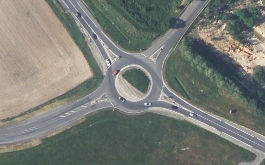 Vue aérienne du Rond-point anonyme n°242802584