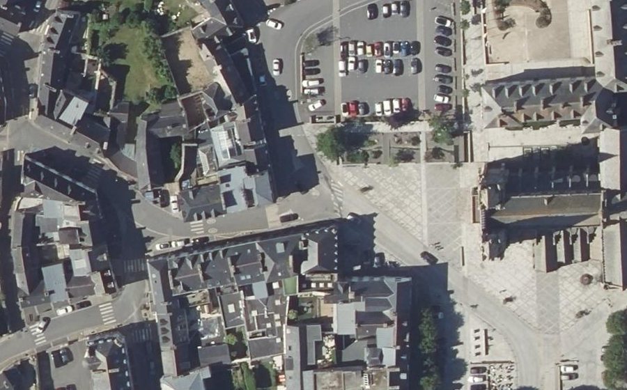 Vue aérienne du Rond-point anonyme n°242815644