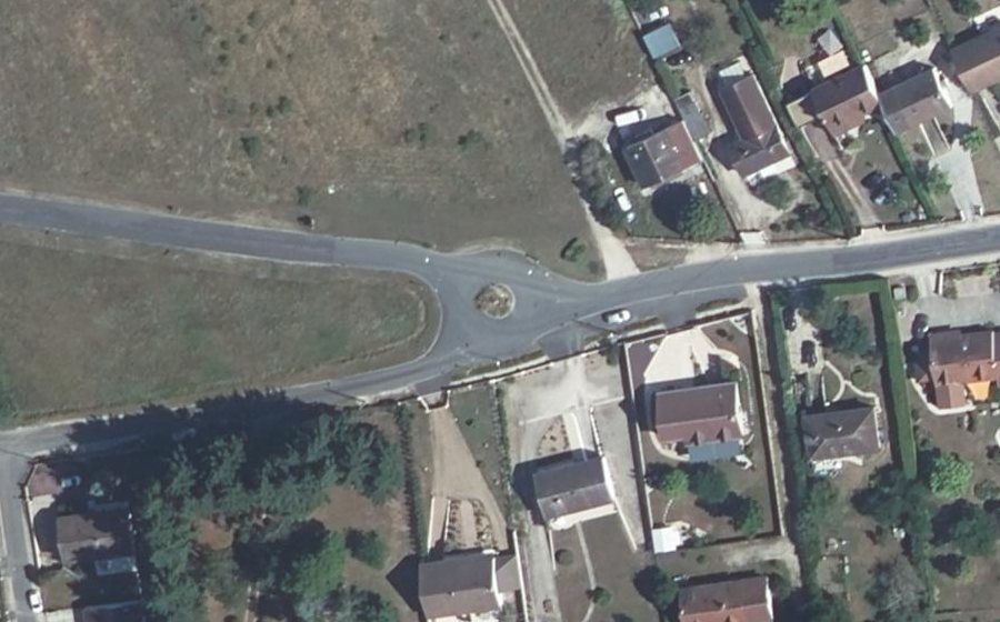 Vue aérienne du Rond-point anonyme n°243004654