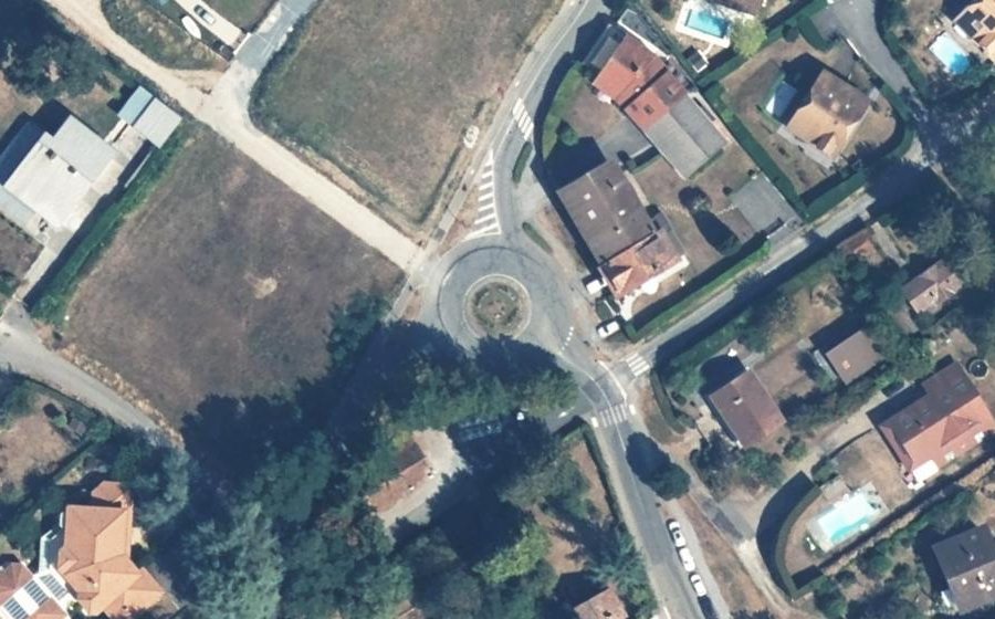 Vue aérienne du Rond-point anonyme n°24303719