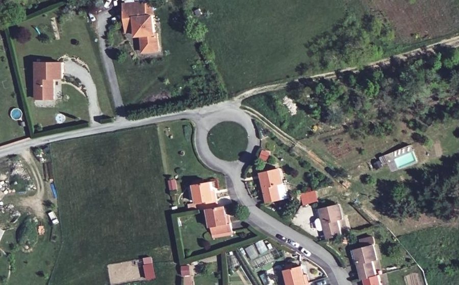 Vue aérienne du Rond-point anonyme n°243041151